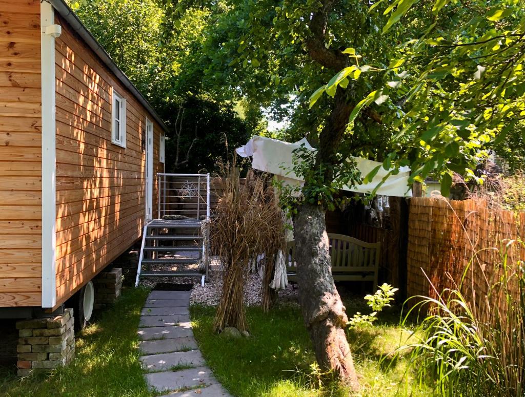 Zirkuswagen mit Outdoor Whirlpool und Garten photo 3