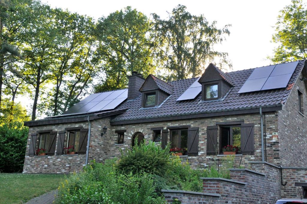 Très belle Villa 4 façades dans quartier vert et arboré - 5 kms de Namur photo 2