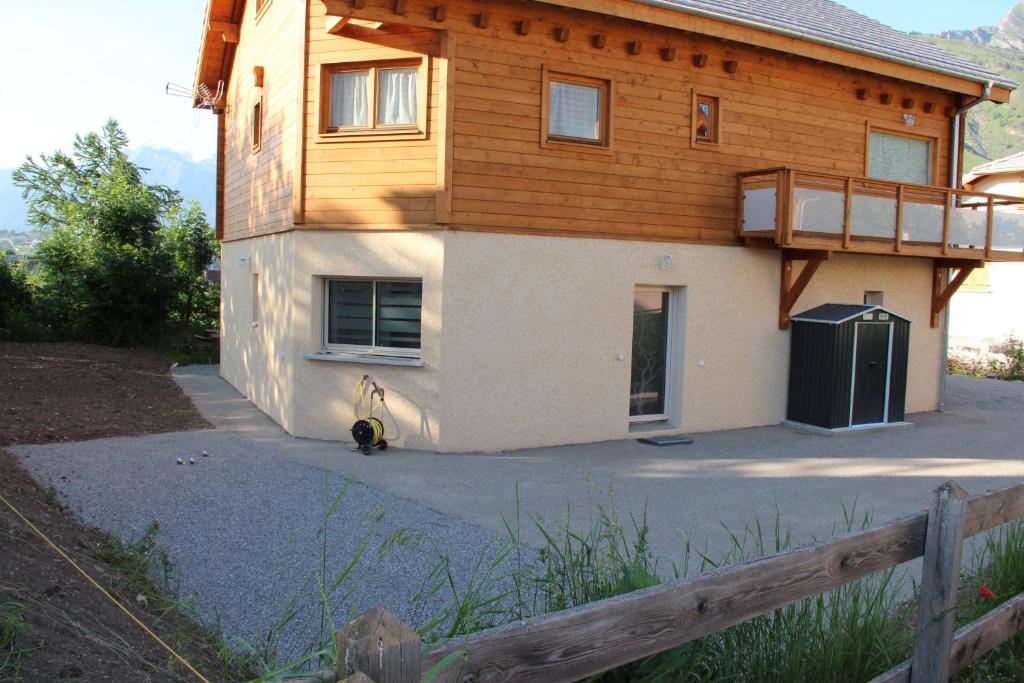 ANCELLE TAILLAS RDC CHALET photo 2