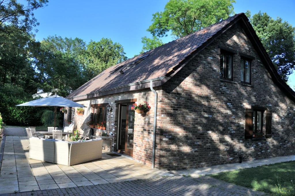 Suite familiale avec 2 Chambres dans une villa - quartier vert et boisé - 5 kms de Namur photo 3