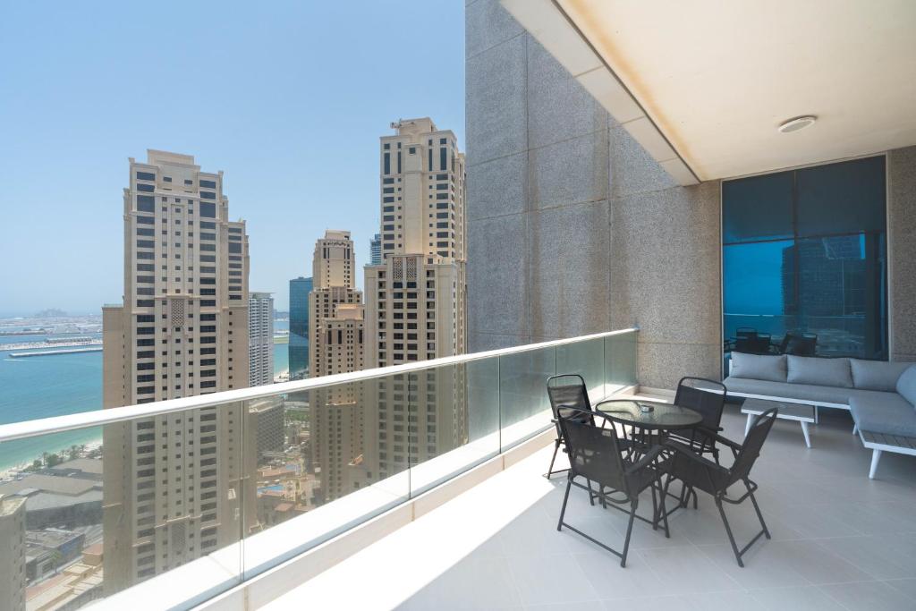 Stunning Sea and Marina Views / 2 Bedroom Penthouse / Dubai Marina photo 4
