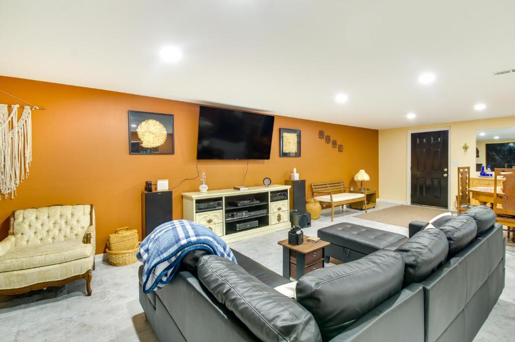 Charming Virginia Getaway Near Hiking and Golfing! photo 3