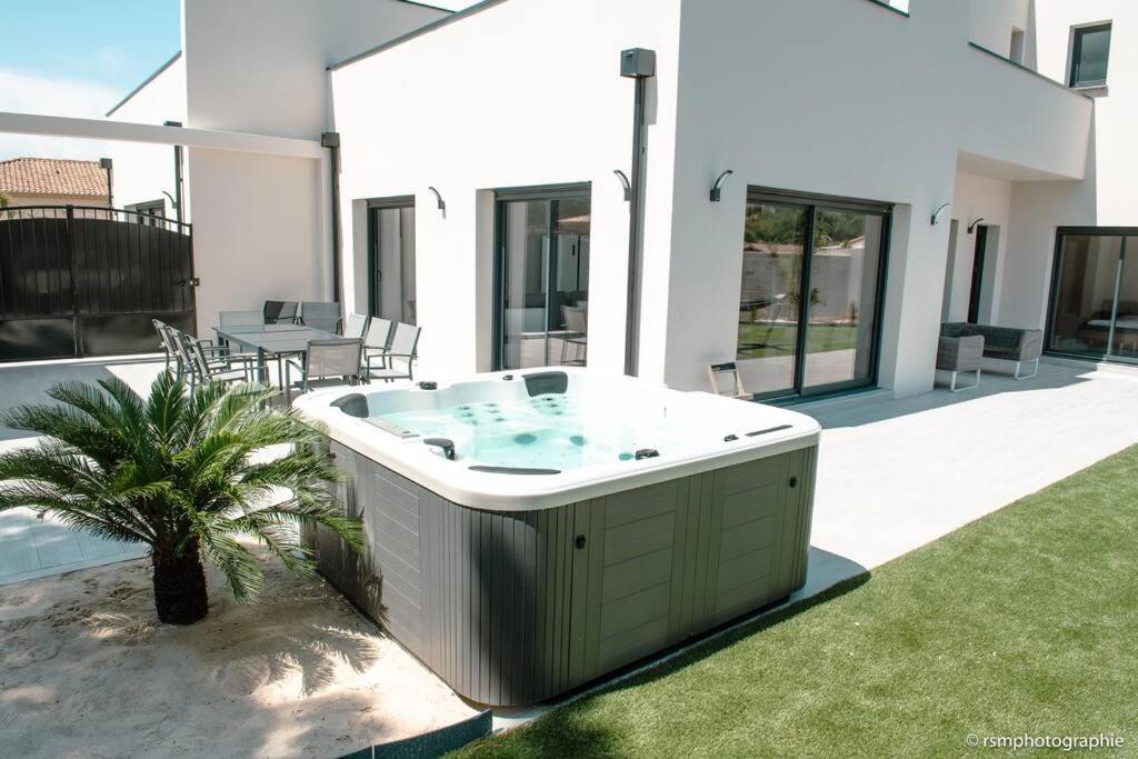 Villa Honoré bord mer/ jacuzzi