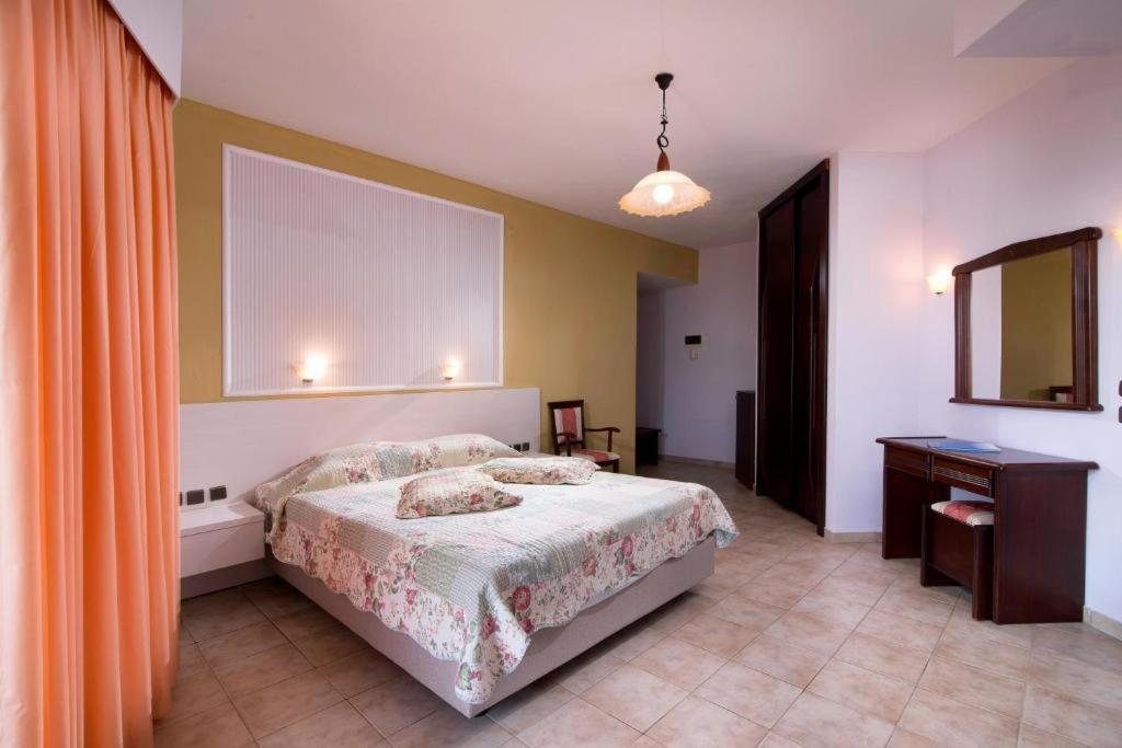 Ocean Beach Hotel photo 1