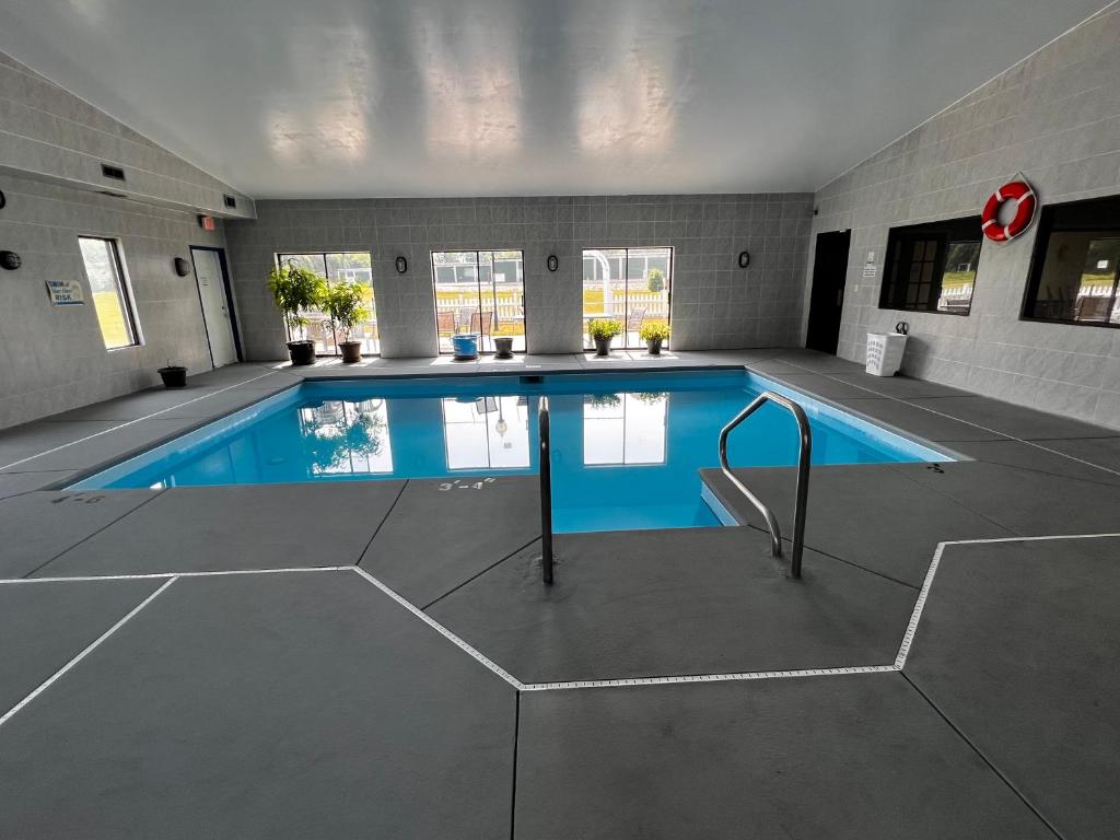 Sky Lodge Inn & Suites image