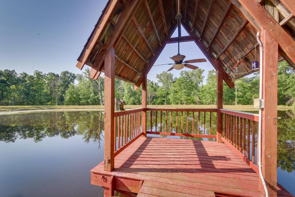 Bright Bluemont Home with On-Site Pond and Mtn Views! photo 1