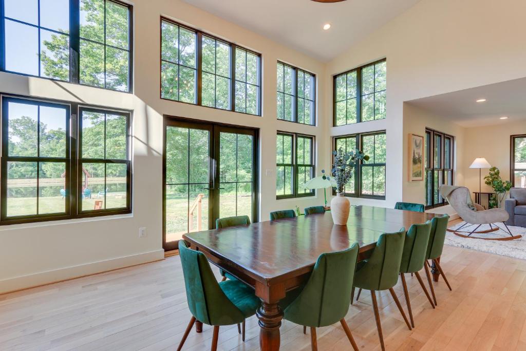 Bright Bluemont Home with On-Site Pond and Mtn Views! photo 2