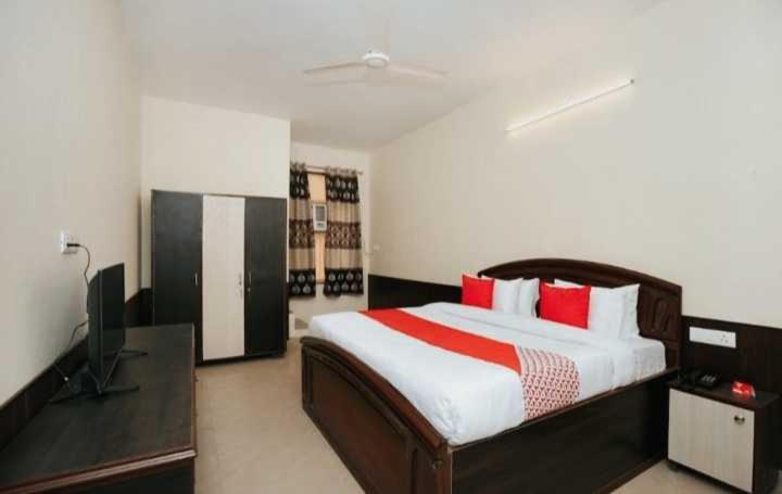 OYO Artez Classic Inn photo 2