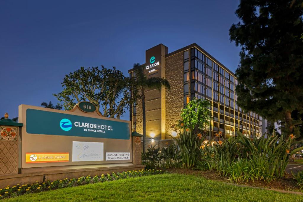 Clarion Hotel Anaheim Resort image