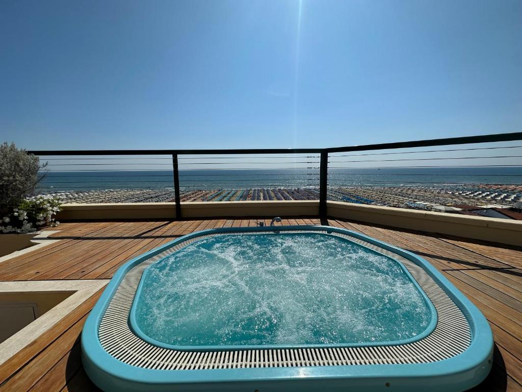 Piccadilly Penthouse with Jacuzzi photo 4
