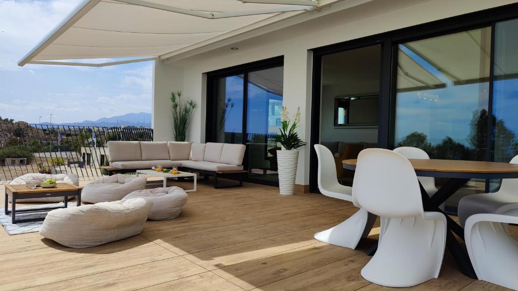 ALLONBAY sea front luxury penthouse photo 4