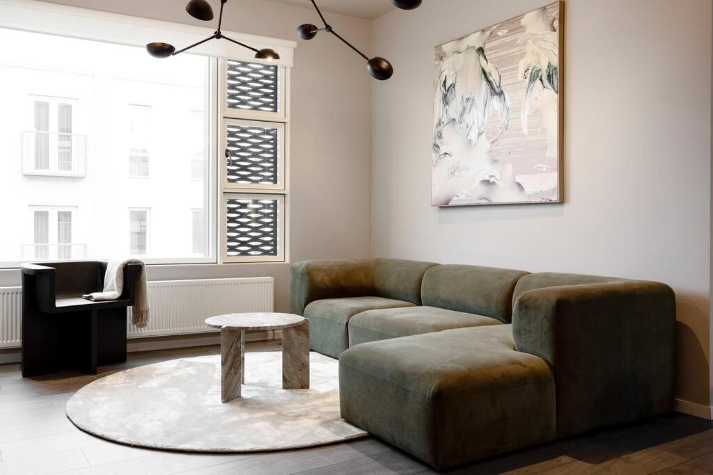Private Lux 2BR & 2BA City Center with Free Parking photo 2