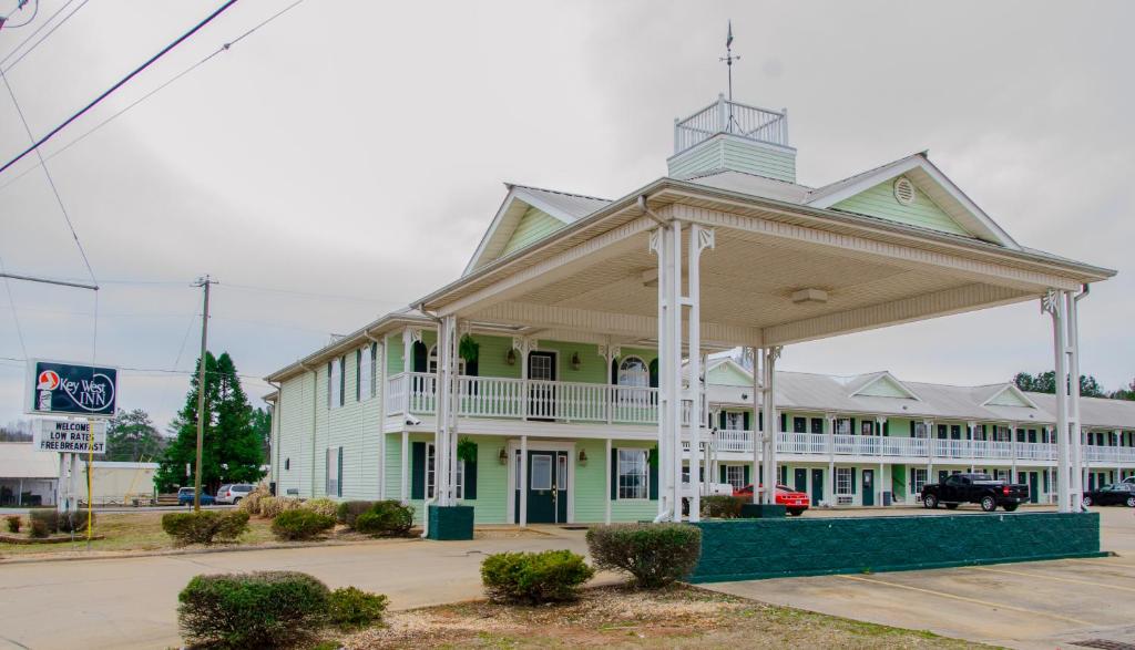 Key West Inn - Childersburg image