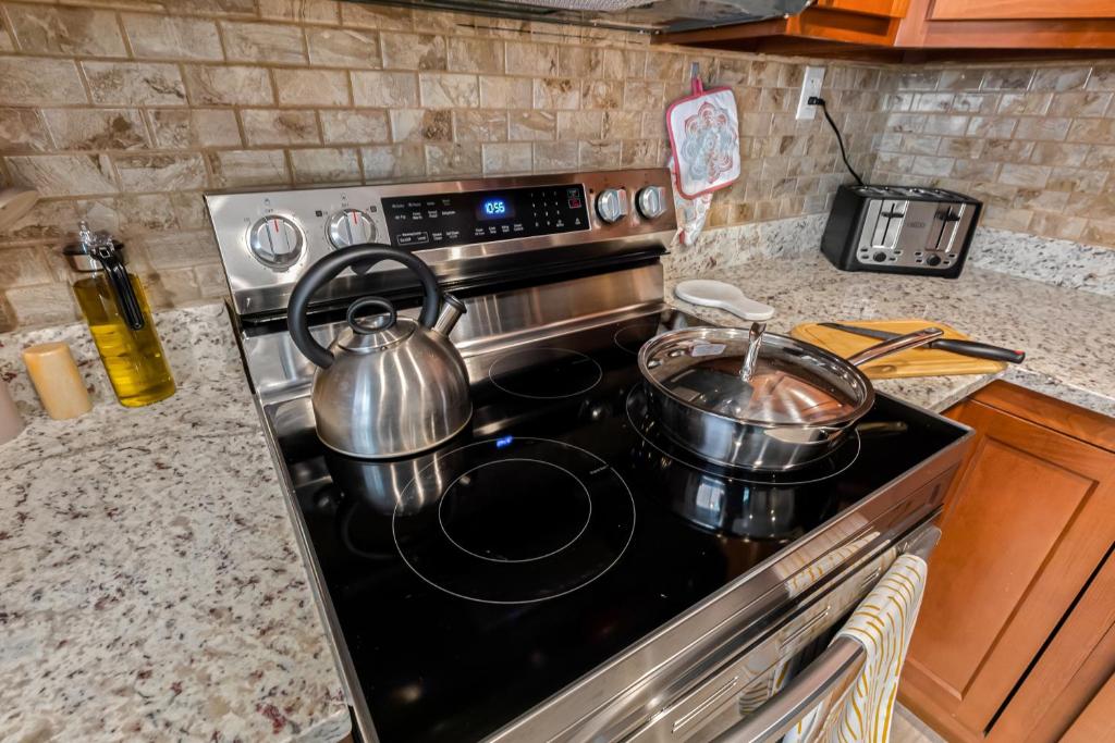 Comfy Family-Friendly Getaway less than 15 mins to Downtown photo 4