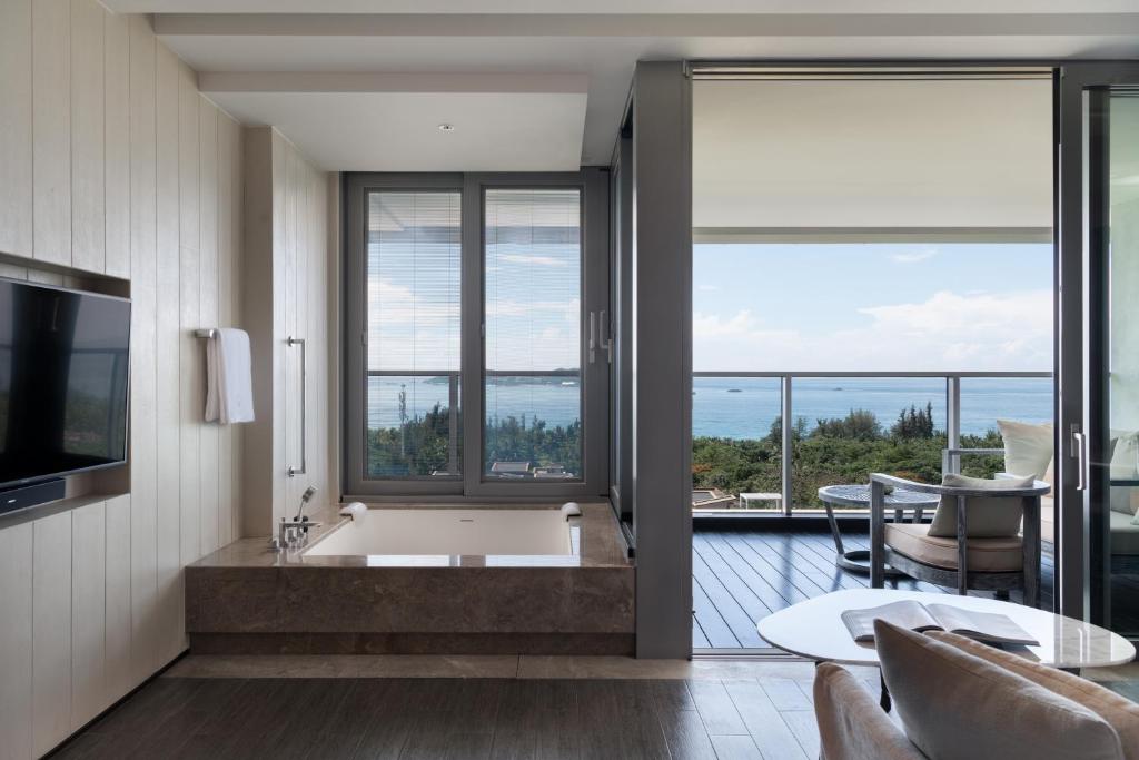 Rosewood Sanya Room Type - Panoramic Ocean View King