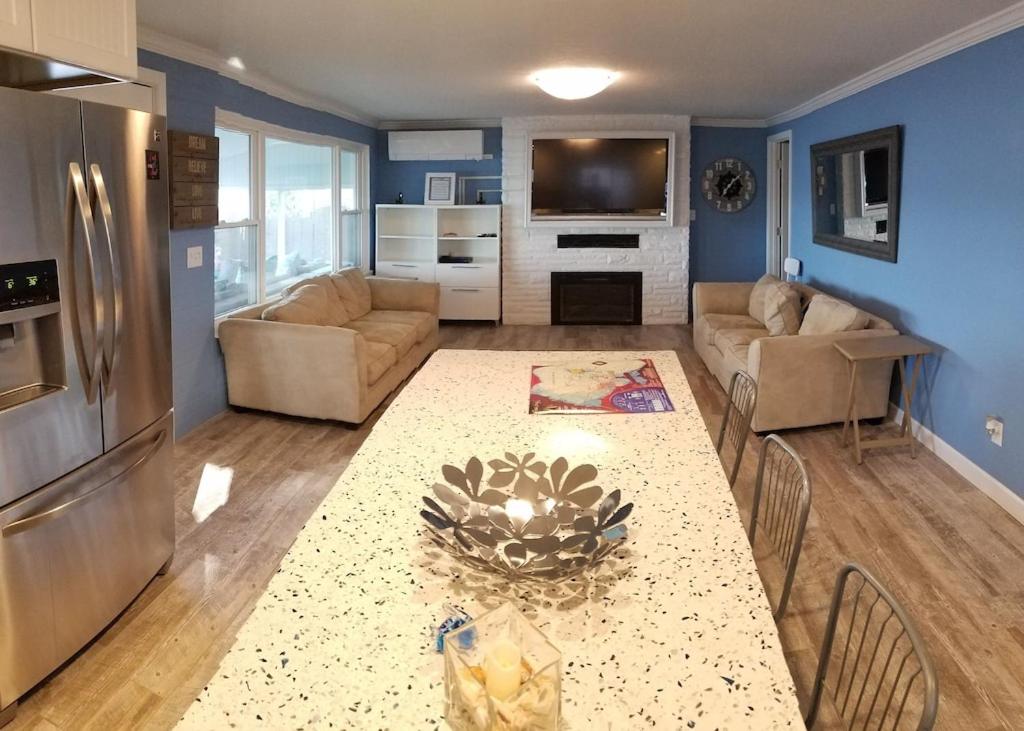 Private Sand Beach Cottage - Sleeps 10 photo 1