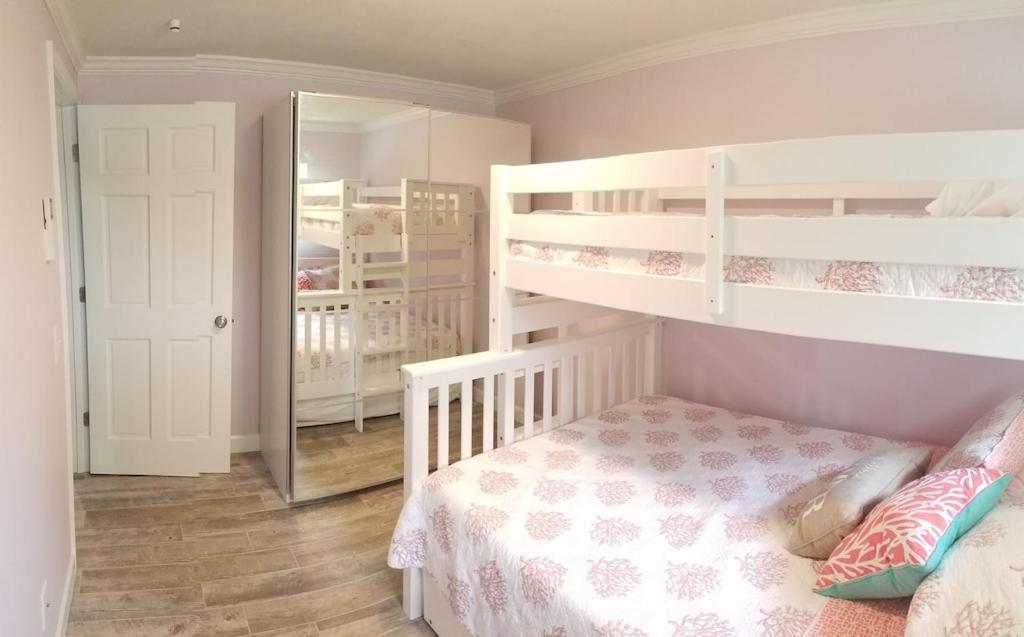Private Sand Beach Cottage - Sleeps 10 photo 4