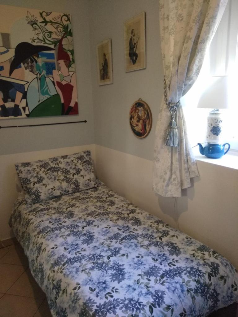 Cozy single room in a period property photo 2