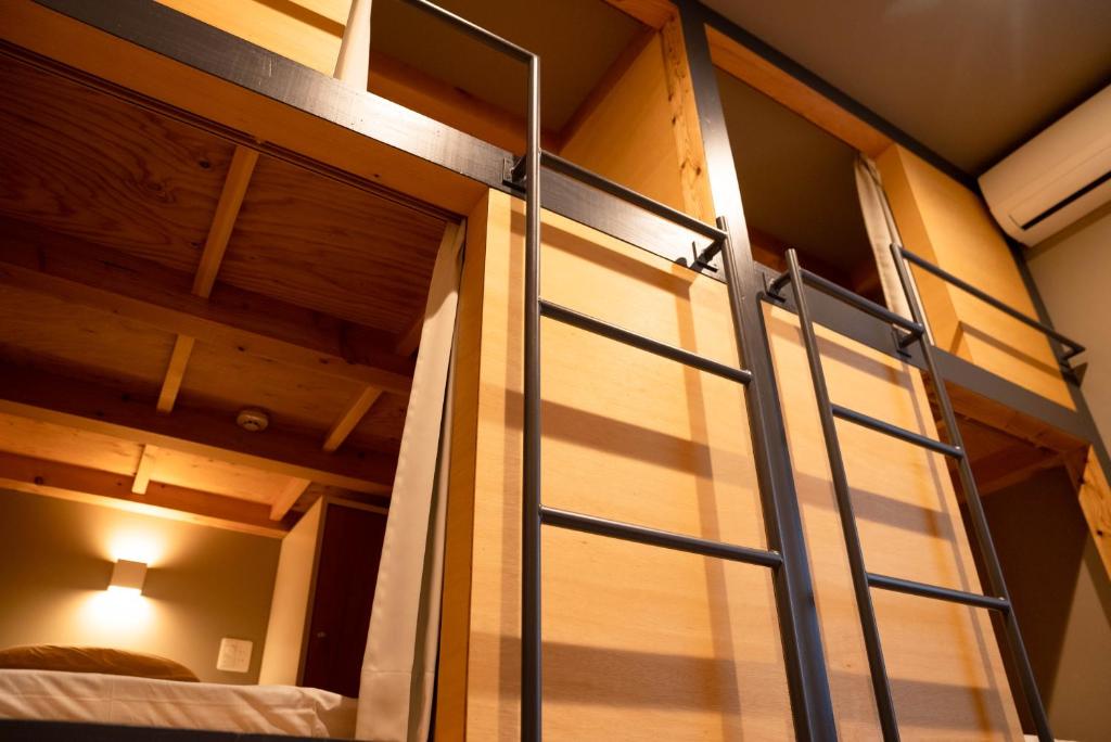 LOCOMOTION COFFEE AND BED photo 3