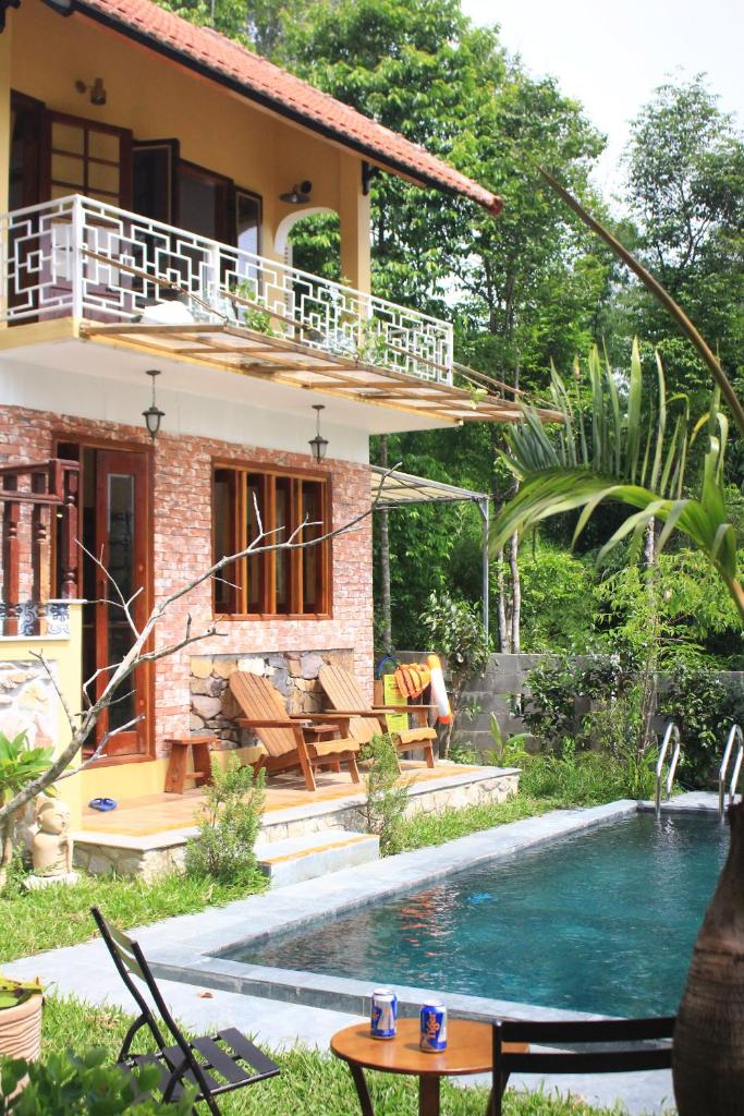 Bach Ma Trekking Hillside Homestay 