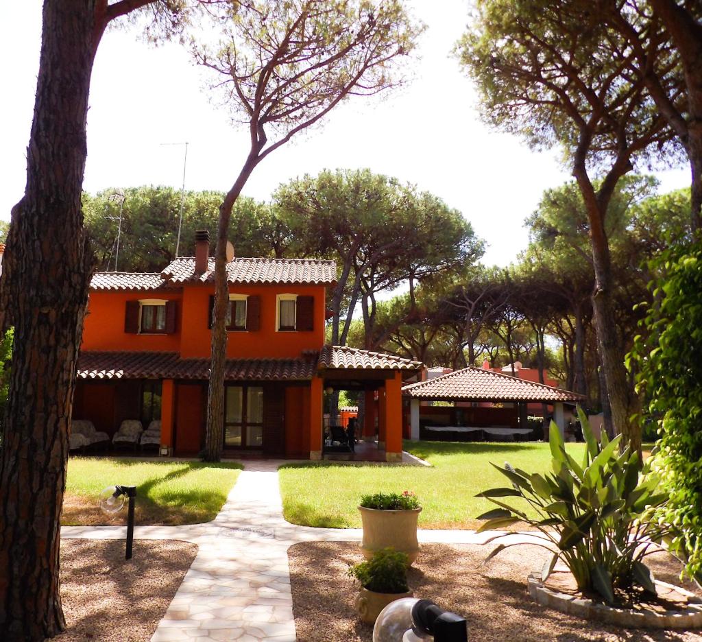 Le Due Tortore Home Holiday - Villa con splendido giardino ad un minuto a piedi dal mare