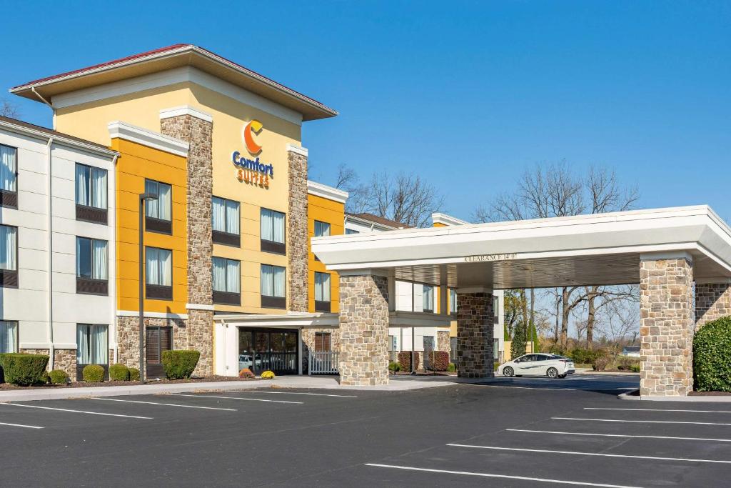 Comfort Suites Amish Country image