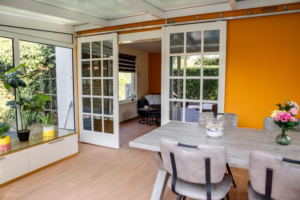 Familie bungalow op vakantiepark bij zee photo 2