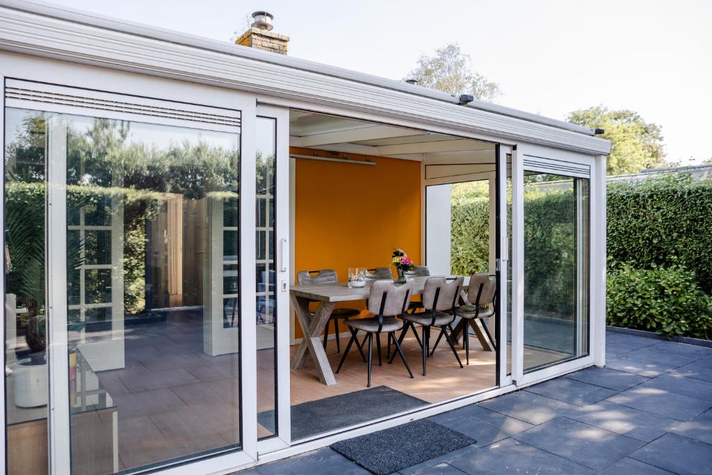 Familie bungalow op vakantiepark bij zee photo 3