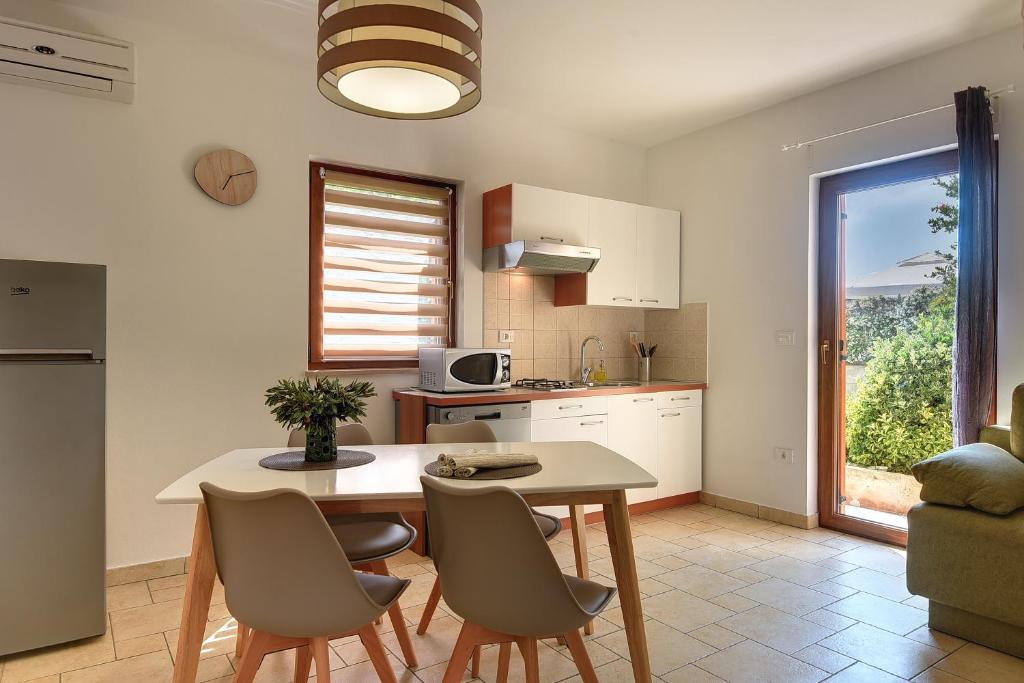 Apartments Buic photo 1