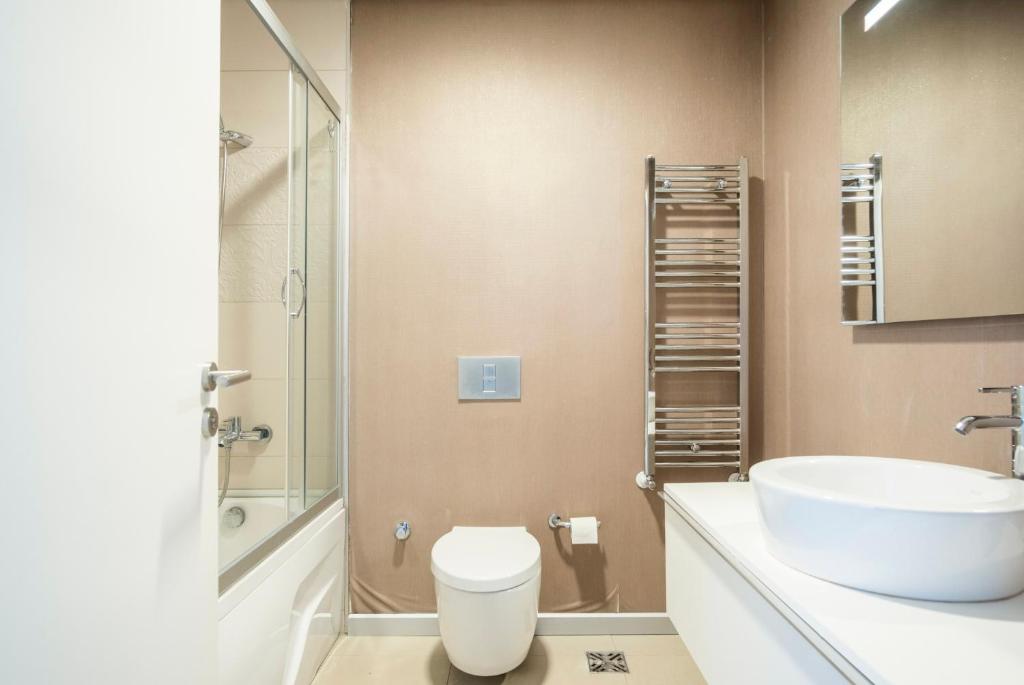 4 bedroom rental unit with pool/middle of Bursa photo 1