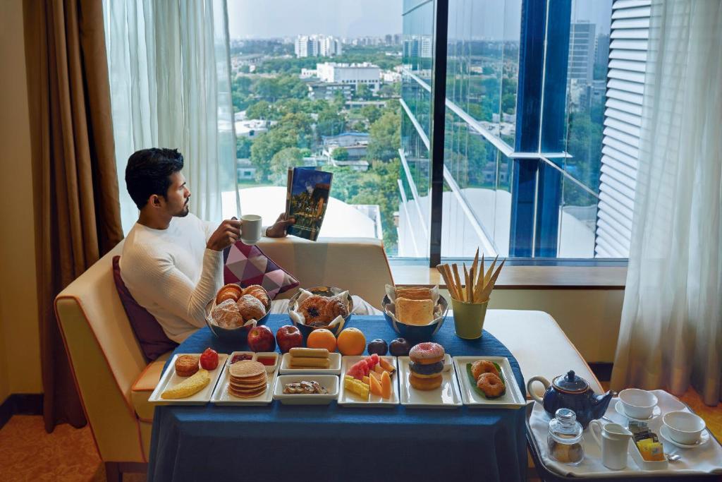 Renaissance Ahmedabad Hotel photo 2