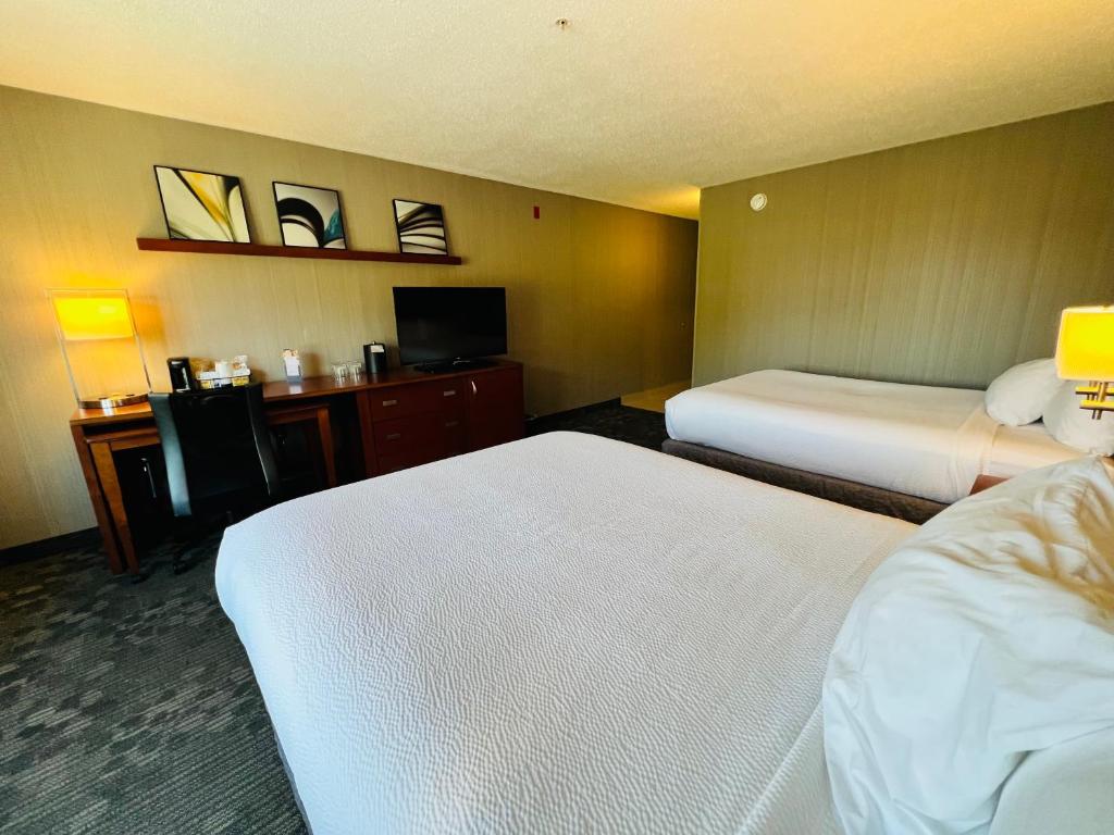 Courtyard by Marriott Traverse City photo 2