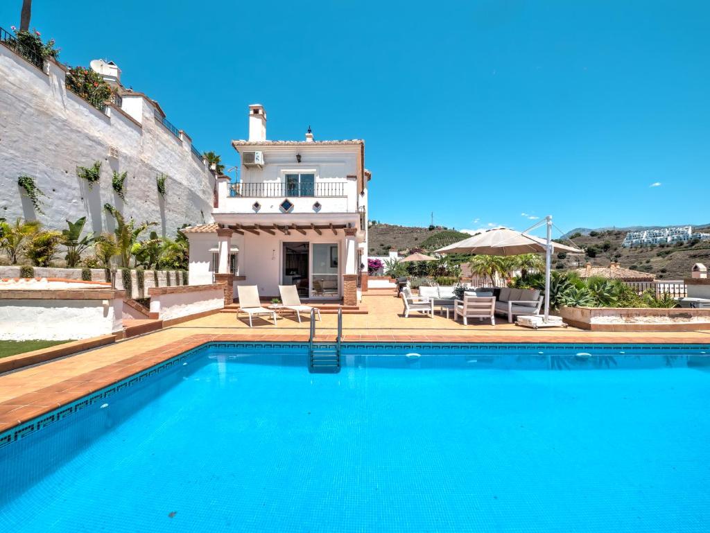 Luxury villa with private pool and 7 bedrooms