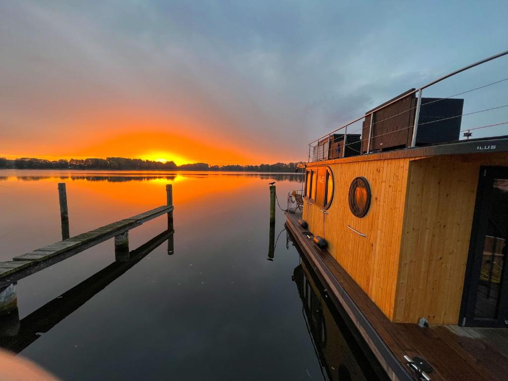 Hausboot JAWE auf der Kleinseenplatte photo 2