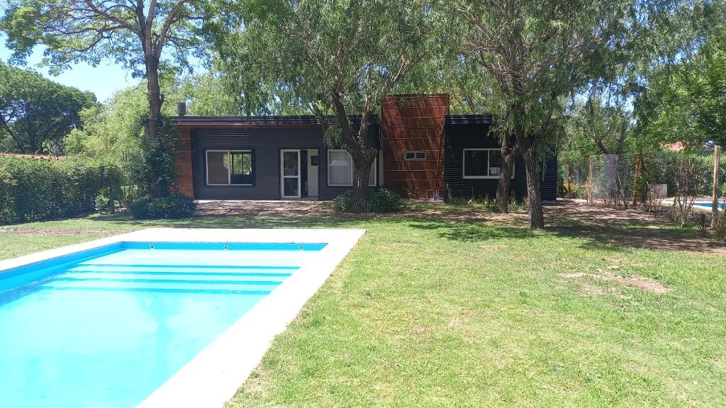 Casa bajo los arboles photo 1