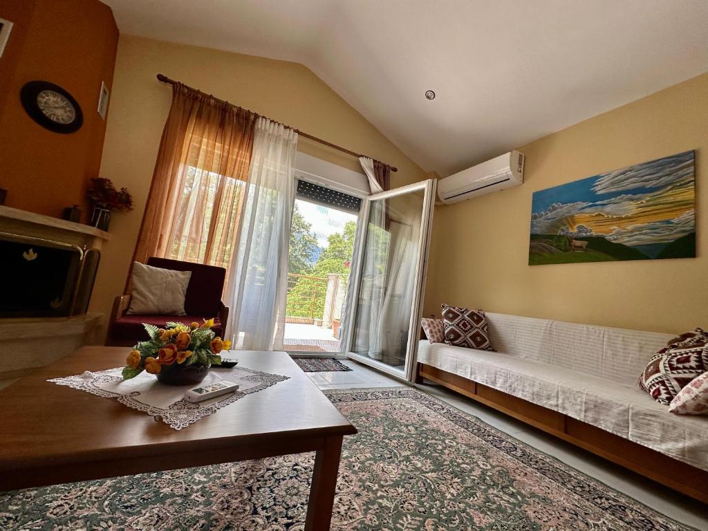 Hilltop Lodge Orma photo 3