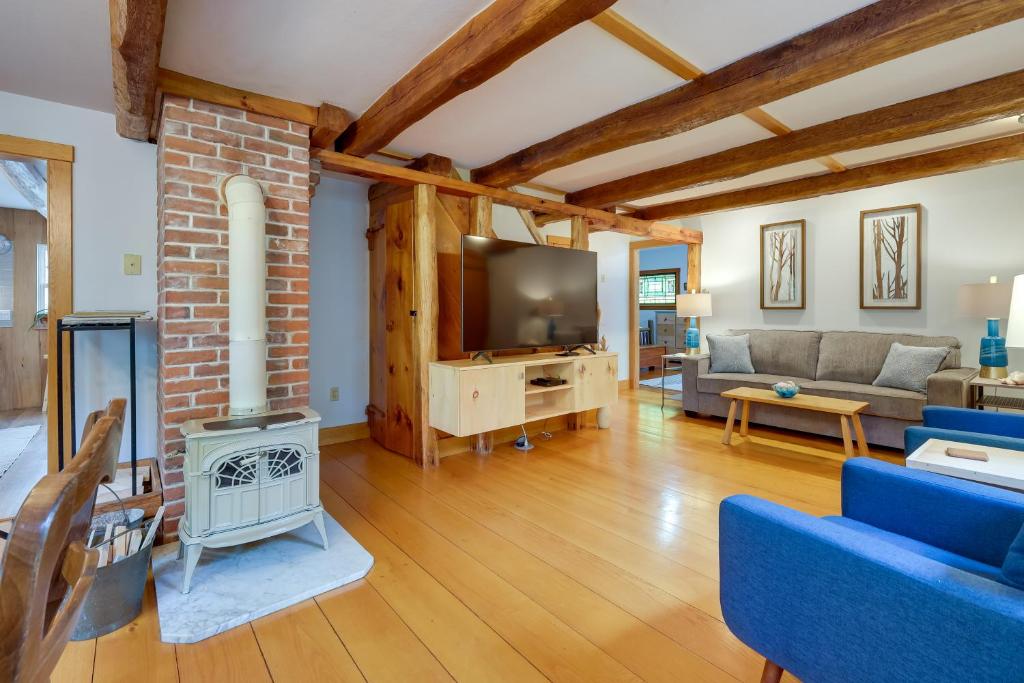 Unique Cape Cod Vacation Rental with Yard and Fire Pit photo 2