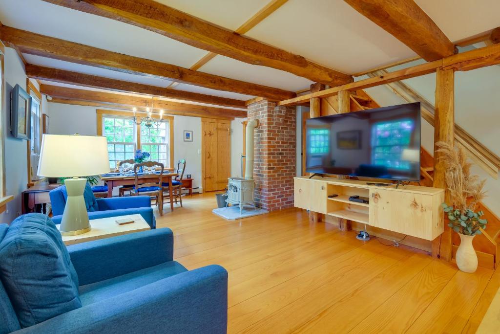 Unique Cape Cod Vacation Rental with Yard and Fire Pit photo 3