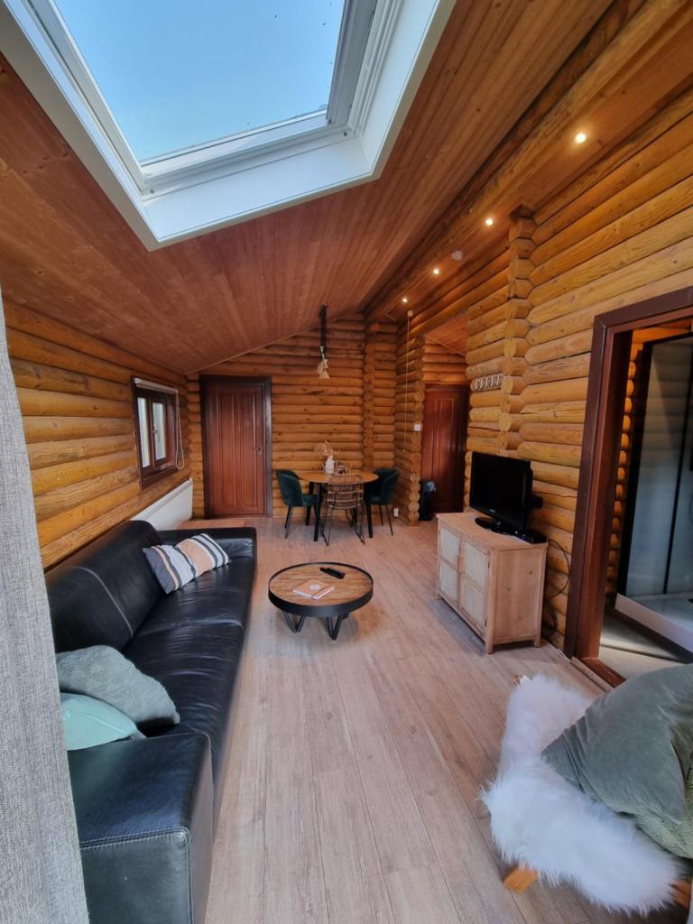 Finse Woning op Camping De Tulpenweide photo 4