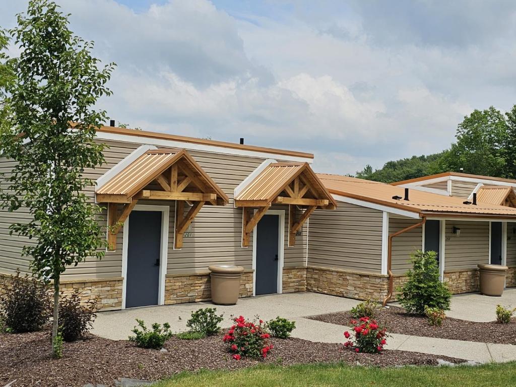 The Lodge at Chalk Hill image