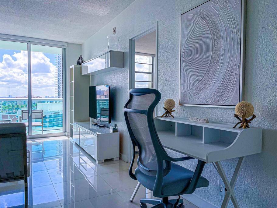 Beachfront Apartments - Hollywood Beach photo 4