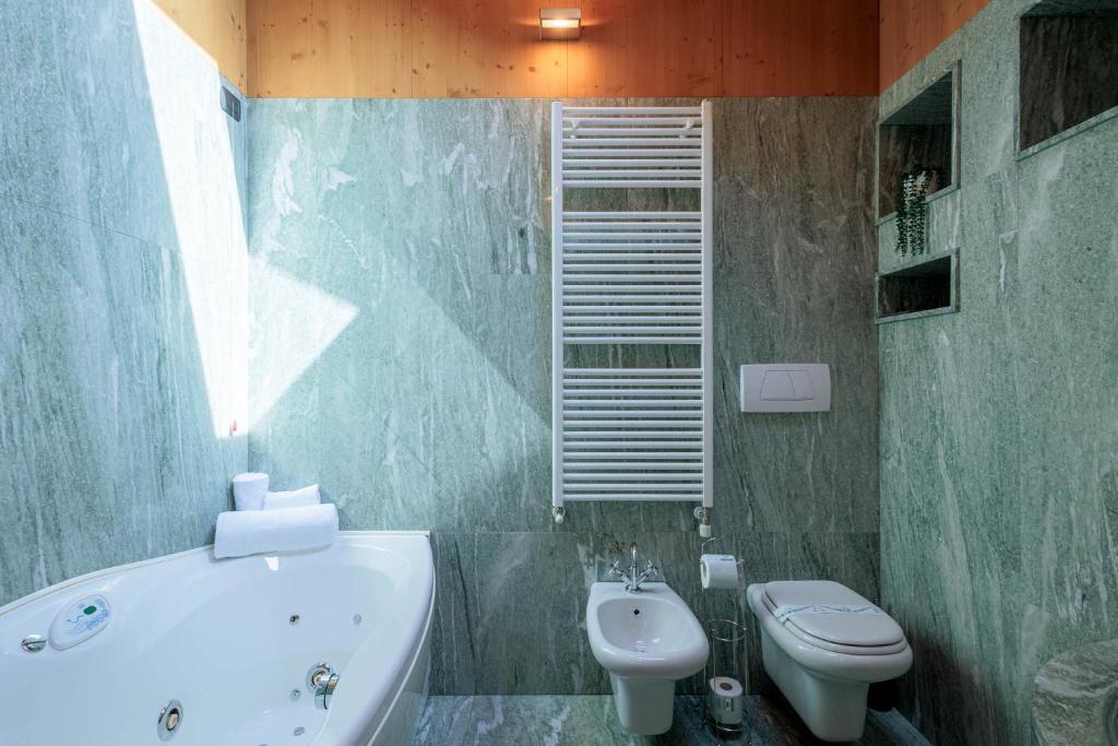 REVO Apartments - Santa Barbara1 photo 2
