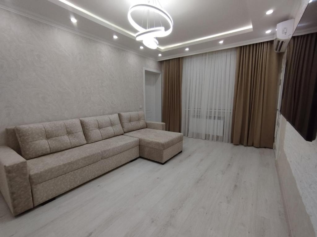 Small house in a centr photo 2