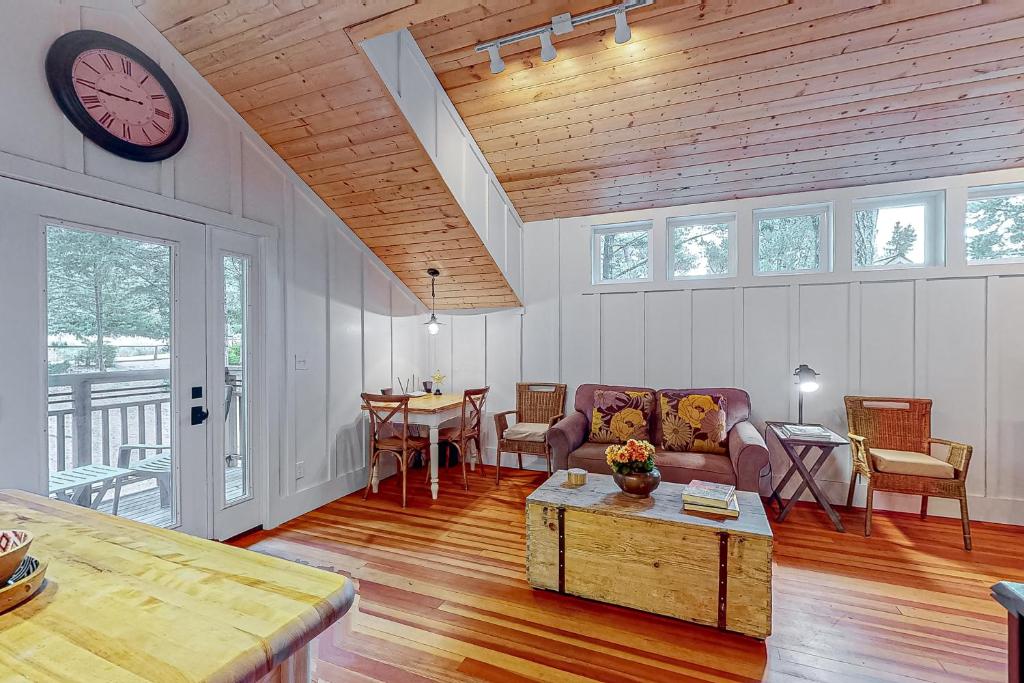 Boat House photo 1