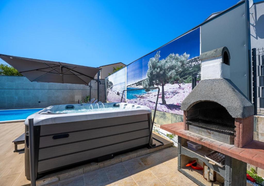 Villa Beauty with heated pool and jacuzzi photo 4