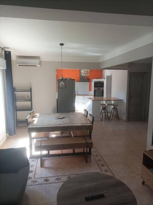 Maison de ville avec extérieur photo 2