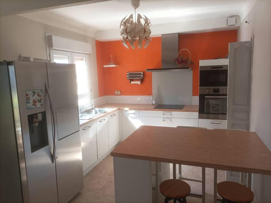Maison de ville avec extérieur photo 3