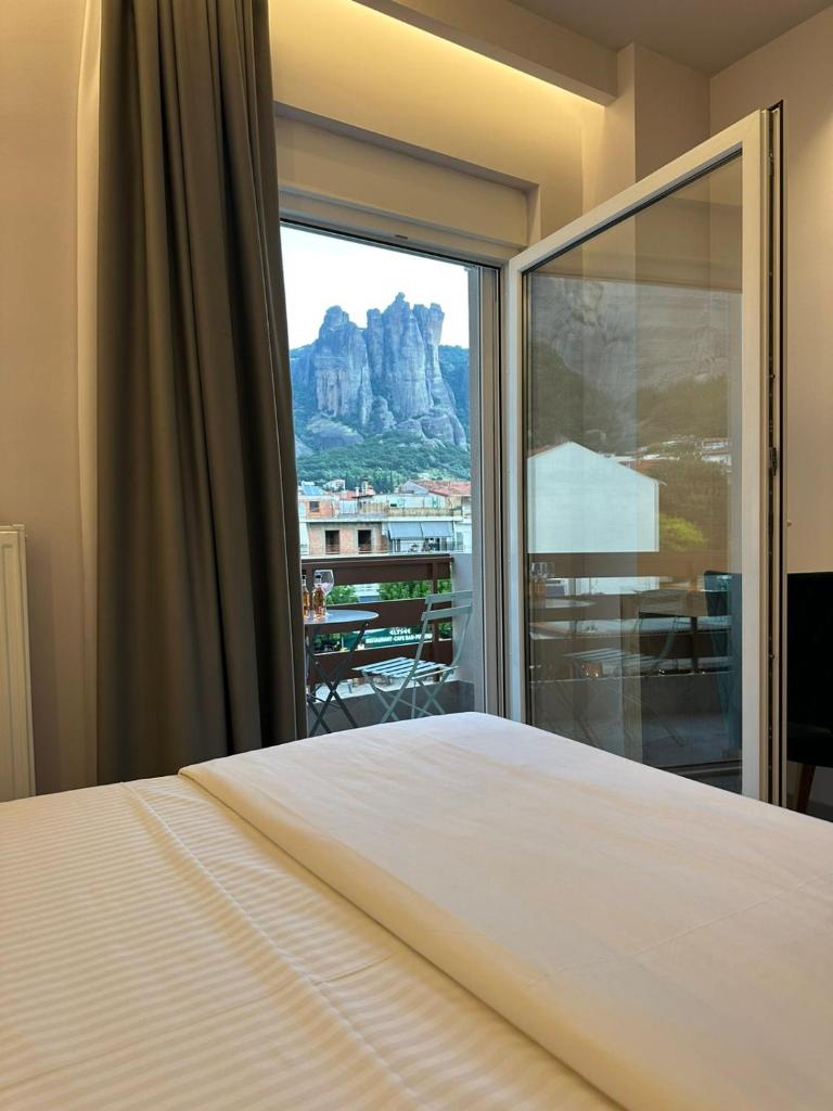 Meteora Gold and Glass photo 4