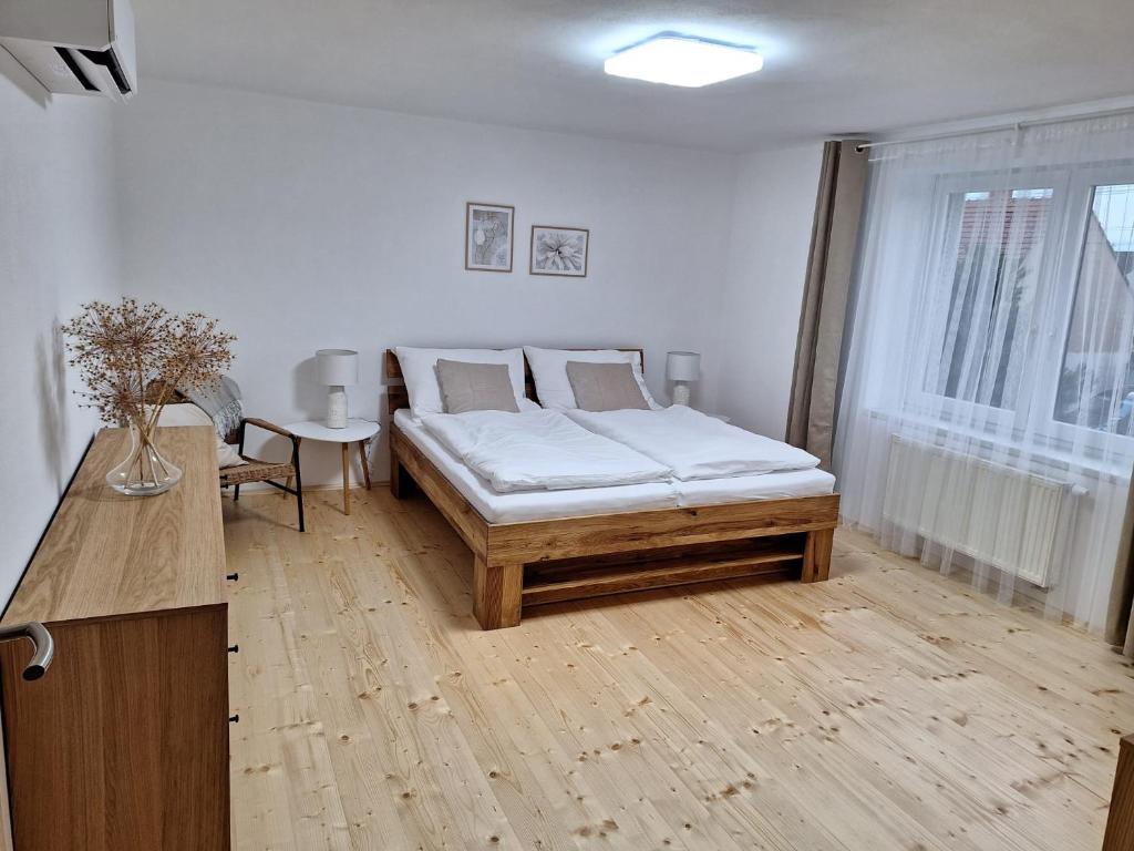 Na Sedmnáctce - s vířivkou photo 4