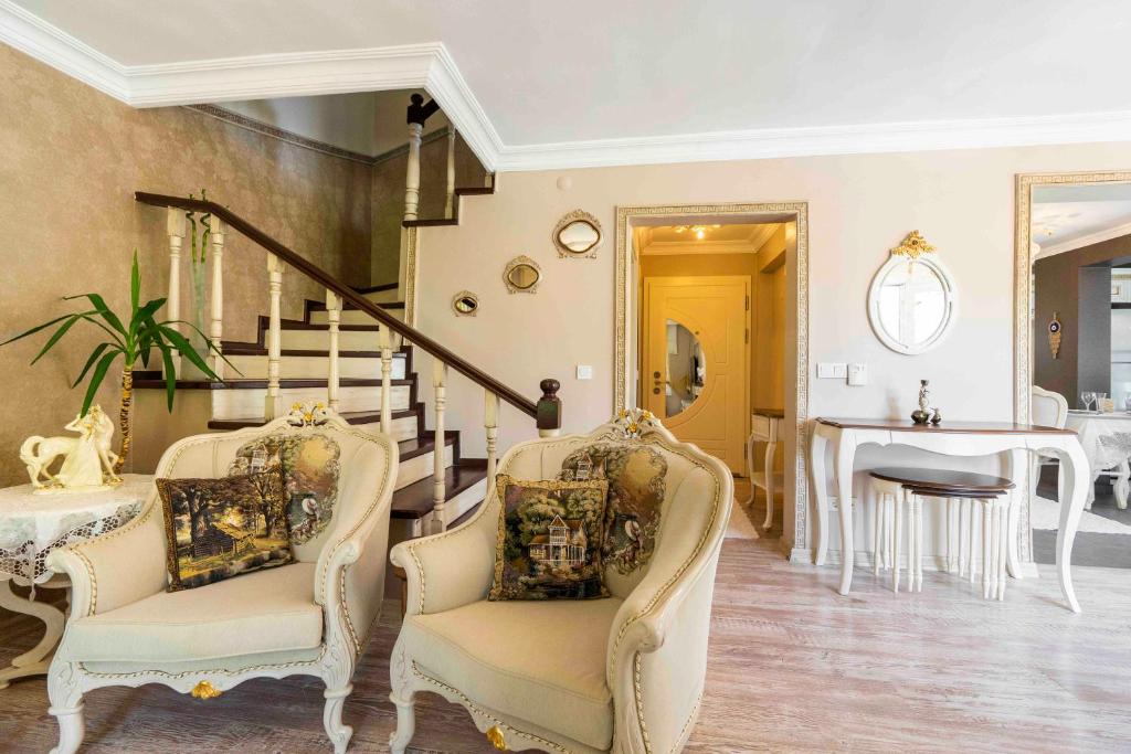 Estelle’s luxury house photo 3